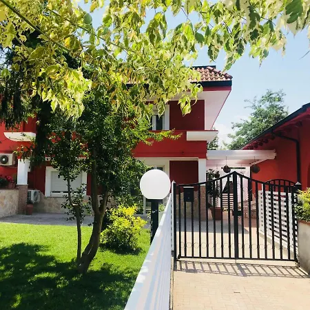 Bed and breakfast Red Village *